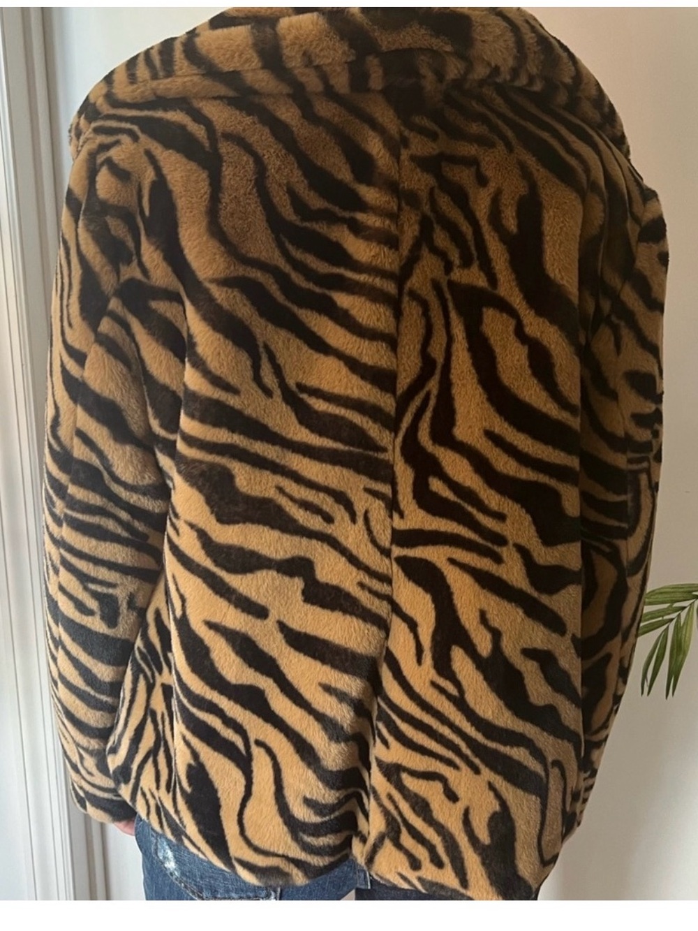 Tiger-Print Faux Fur Jacket - Tan & Black - Picture 5 of 7